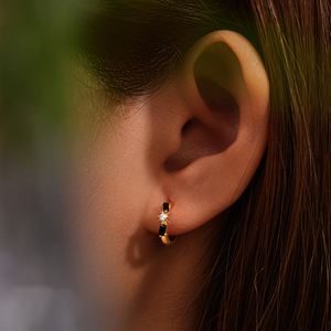 CANNER Nuevos Pendientes de Aro Huggie de Plata 925 con Circonitas de Colores, Joyería de Oro de 18k, Delicados Pendientes de Aro con Circonitas Cúbicas Multicolor - Product Image 3