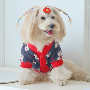 Pull tricoté à fleurs pour petits chiens, manteau chaud d'automne et d'hiver avec doublure en polaire, vêtements pour animaux de compagnie - Product Image 1