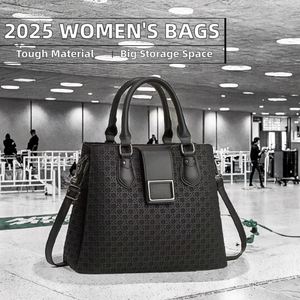 Sac à main femme en cuir PU noir modèle tote transversal et avec boucle tendance - Product Image 3
