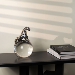 Vendita Calda Decorazioni per la <span class=keywords><strong>Casa</strong></span>, Sfera di Cristallo, Scultura Artigianale, Ornamento da Tavolo per Soggiorno, Decorazione in Metallo a Forma di Leopardo - Product Image 3