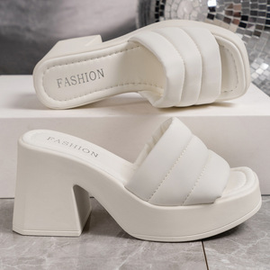 รองเท้าส้นสูงแฟชั่นพื้นหนาสีพื้นสำหรับผู้หญิง ฤดูร้อน พื้นนุ่ม ไซส์ใหญ่ หัวเหลี่ยม ส้นหนา - Product Image 6