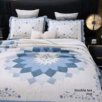 Nouvel ensemble de couvre-lit matelassé brodé à la machine de style nordique à motifs de plantes et de fleurs, doux et absorbant l'humidité