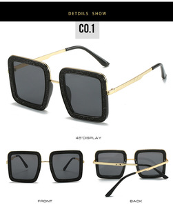 Offre Spéciale Lunettes de soleil carrées brillantes UV400 à la mode pour femmes Monture de lunettes avec logo personnalisé en blanc transparent avec un design en métal populaire - Product Image 6