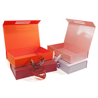 Versandfertige Magnetische Geschenkbox mit Eigenem Logo aus Recyclingmaterialien Matt Laminiert & Geprägt Magnetverschluss und Band