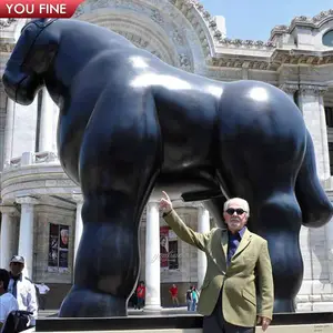 Statua di Cavallo Grasso in Bronzo di Fernando Botero, Decorazione da Esterno di Alta Qualità - Product Image 1