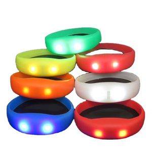 Bracelet lumineux en silicone personnalisé avec logo, activé par le son, pour les fêtes et les concerts, vente en gros - Product Image 1