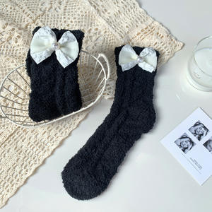 Bajo MOQ Invierno Bowknot Grueso <span class=keywords><strong>Dormir</strong></span> Cama Calcetines Microfibra Coral Fleece Fuzzy Home Mujeres Calcetines esponjosos - Product Image 5