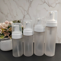 Flacon mousseur PET transparent givré ambré multi-tailles, vide, pour nettoyant visage, impression personnalisée sur mesure.