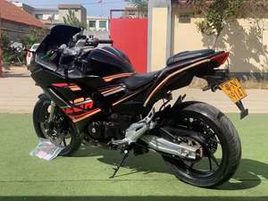 La <span class=keywords><strong>moto</strong></span> sportive <span class=keywords><strong>Kawasaki</strong></span> H2 2025, équipée d'un moteur de 400 cm3 et d'une transmission à 6 vitesses, pleine d'énergie - Product Image 2