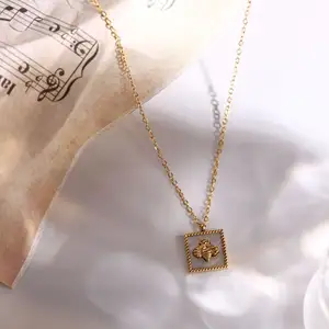 Ins Hot Gold Honey Bee Necklace Mother Of Pearl Necklace Copper 18K Gold Plated Necklace For Woman