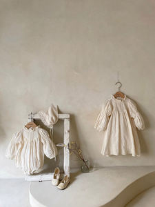 Vêtements Mère et Fille Printemps-Automne 22 : Robe à Col Montant pour Filles, Robe à Manches Bouffantes, Barboteuses Bébé - Product Image 6