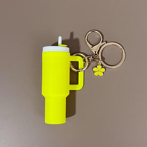 Portachiavi a Forma di Bicchiere di Ghiaccio con Mini Bicchiere Rimovibile Marca <span class=keywords><strong>Stanley</strong></span> Può Contenere Rossetto Accessorio per Zaino Giocattolo Portachiavi - Product Image 6