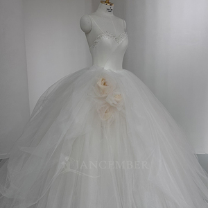 Robe de mariée de luxe en tulle Nt127, robe de bal romantique de princesse avec bretelles spaghetti et taille fleurie Jancember - Product Image 2