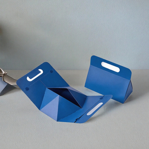 Boîte cadeau pliable en gros avec poignée découpée, bleu roi, fermeture magnétique, boîte en papier portable pour emballage de cadeaux de fêtes - Product Image 3
