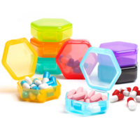 Paquete de 3 piezas Mini pequeño lindo separado transparente colorido en forma de diamante organizador de pastillas caja de almacenamiento de medicamentos