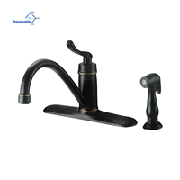 Grifo de Cocina de Arco Alto con una Sola Manija y Rotación de 360° con Rociador Lateral Extraíble