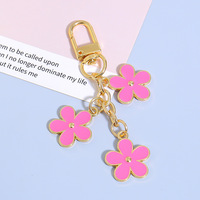 Porte-clés Fleur Double Face Coloré et Créatif, Pendentif en Métal Émaillé Mignon pour Sac à Dos et Sac à Main Femme