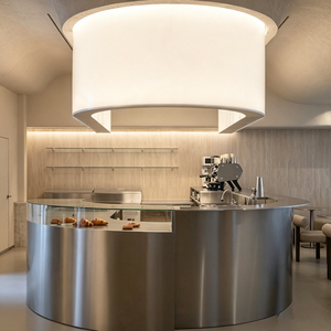 Hangar lumineux LED incurvé pour café haut de gamme aux tons chauds médiévaux - Product Image 5
