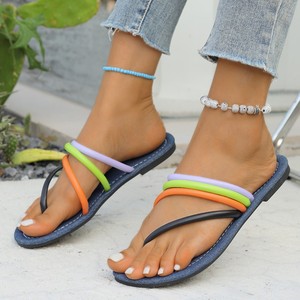 รองเท้าแตะลำลองผู้หญิงแฟชั่นสีสันใหม่ประจำฤดูใบไม้ผลิและฤดูร้อนปี 2025 รุ่น Cool231231 ส้นแบน ดีไซน์เก๋ - Product Image 1