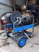 Machine de nettoyage de canalisations à jet d'eau à essence très vendue, pompe à moteur, équipement de dragage de pipeline entièrement automatique, 1 an