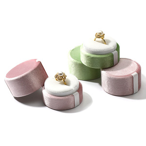 Bán Buôn Màu Hồng Màu Xanh Lá Cây Màu Xanh Da Lộn Màu Đỏ Nhung Vòng Vòng Hộp Đồ Trang Sức Sang Trọng Engagement Box Nhẫn Hiển Thị Chủ Mini Xách Tay - Product Image 4