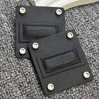 Étiquette personnalisée en cuir véritable avec logo gaufré, à coudre ou thermocollante, avec fermeture auto-agrippante pour jeans, sacs, vêtements, fournisseur OEM