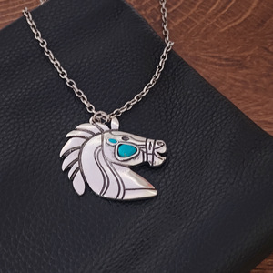 Nouveau Collier en Alliage Style Cowboy Western Vintage avec Pendentif Cheval, Tête de <span class=keywords><strong>Taureau</strong></span> en Émail Triangle Viking et Pendentif Bouclier pour <span class=keywords><strong>Couple</strong></span>, Vente en Gros - Product Image 4