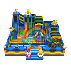 Maison gonflable géante avec toboggan aquatique et parcours d'obstacles pour les fêtes dans le jardin. - Product Image 1