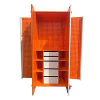 Armoire à outils mobile industrielle robuste et moderne, chariot de rangement extérieur multi-portes sur roues avec panneau perforé et tiroirs pour atelier