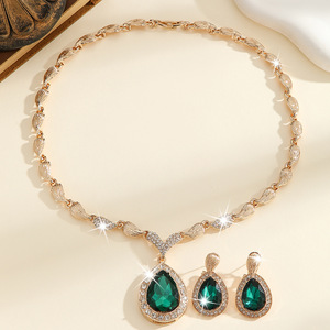 Nuevo Conjunto de Collar y Pendientes de Aleación de Zinc con Incrustaciones de Diamantes de Imitación Blancos y Gota de Agua Grande para Mujer - Product Image 4