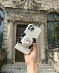 <span class=keywords><strong>Custodia</strong></span> per <span class=keywords><strong>Cellulare</strong></span> in Pelle PU 3D di Lusso con Supporto Floreale Personalizzato per iPhone 14 15 16 17 Pro Max - Product Image 1