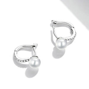 Boucles d'oreilles en or blanc plaqué E3046 avec perles et diamants naturels taille brillant rond, bijoux de style classique pour femmes, pour mariage - Product Image 4