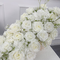 Weißer Blumenläufer im Angebot: 100cm Künstlicher Blumen-Tischläufer für Hochzeiten und Veranstaltungen