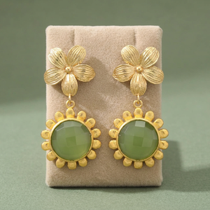 Pendientes Colgantes de Piedras Preciosas Verdes con Baño de Oro, Estilo Étnico Jaipur, Joyería Hecha a Mano en India - Product Image 3