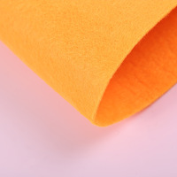Feutre non tissé coloré résistant aux déchirures, épaisseur 1-5 mm, matériau en polyester aiguilleté pour la décoration de Noël
