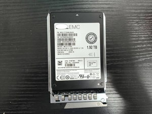 PM1643A 1.92TB SAS 12Gbps MZ-ILT1T9C SSD ขององค์กรสำหรับการจัดเก็บ ME4/ME5ในสต็อก MOQ 1 - Product Image 2