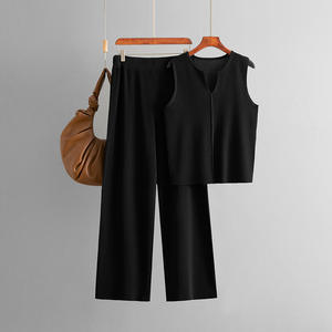 Set Donna Estivo 2025 Nuovo Stile alla <span class=keywords><strong>Moda</strong></span> e Semplice: Gilet Senza Maniche in Maglia e Pantaloni Casual a Gamba Larga - Vendita all'Ingrosso per <span class=keywords><strong>Boutique</strong></span> - Product Image 2