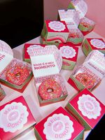 Boîte de rangement carrée rose adorable en gros, emballage jetable écologique pour donuts, pour les fournitures des chaînes de magasins