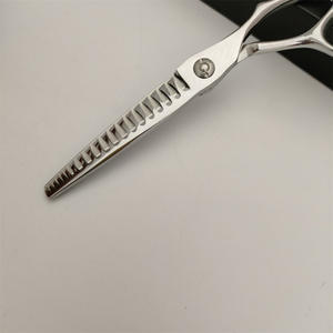 Tijeras de peluquería L9U de 6.0 pulgadas, de acero inoxidable, para diestros, con hoja estándar, fabricadas en Suzhou - Product Image 2