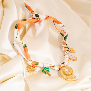 Colliers tendance personnalisés en forme de foulard, bandana fait main avec breloques en acier inoxydable plaqué or, collier chaîne en corde à billes - Product Image 4