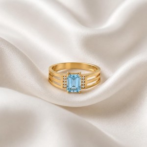 Anillo llamativo de topacio azul cielo con corte esmeralda, hecho a mano, minimalista, en plata de ley 925 con acabado en oro de 18 quilates, elegante. - Product Image 1