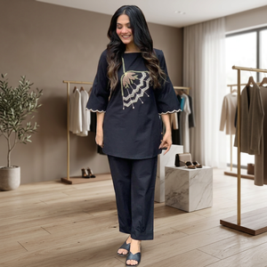 Kurta Negra de Algodón para Mujer con Diseño Bordado, Corte Holgado, Estilo Tradicional Indio-Pakistaní, Conjunto Informal con Pantalones hasta el Tobillo - Product Image 4