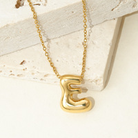 Collier initial minimaliste de luxe en acier inoxydable unisexe, élégant pour le quotidien, avec pendentif creux perlé, style tendance, plaqué or