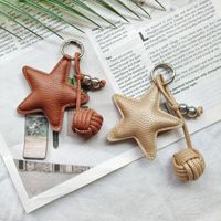 Nouvel Arrivage Porte-clés Étoile en Cuir avec Pendentif Pompon Perlé pour Femmes Filles, Breloque de Sac, Porte-clés de Voiture, Accessoires Cadeaux