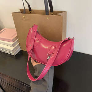 Nuevo bolso retro para mujer con diseño exclusivo, bolso de hombro de material PU, color sólido y a la moda. - Product Image 5