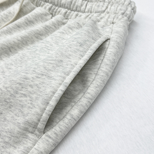 กางเกงขาสั้นแฟชั่นประดับมุกและคริสตัล ผ้าเฟรนช์เทอร์รี่ ดีไซน์เนอร์ออกแบบ กางเกงวิ่งออกกำลังกายทรงหลวม กางเกงขาสั้นผ้าฝ้ายโอเวอร์ไซส์ประดับคริสตัล - Product Image 5