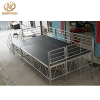 Structure de scène en aluminium robuste avec poteaux de support, plateforme de scène mobile et démontable avec escalier