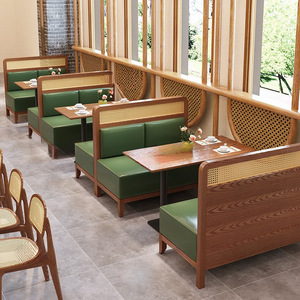 Canapés en osier et bois massif avec revêtement en cuir vert, ensemble pour salle à manger ou restaurant - Product Image 2
