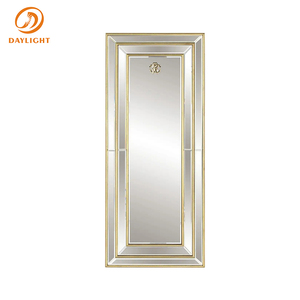 Miroir mural hexagonal moderne de luxe avec cadre superposé et emblème métallique en relief, miroir décoratif de style Art Déco pour villa - Product Image 5