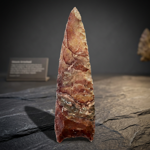 Figura Artesanal de Punta de Flecha Clovis de Ágata, Imitación Antigua, Coleccionable de Arte, Artesanía de Piedra de Cristal, Trabajada a Mano, Triángulo de 6 Pulgadas - Product Image 1
